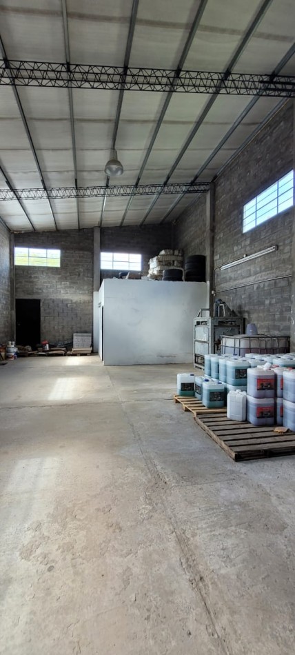 VENDO GALPON 170 MTS CON DOS OFICINAS 