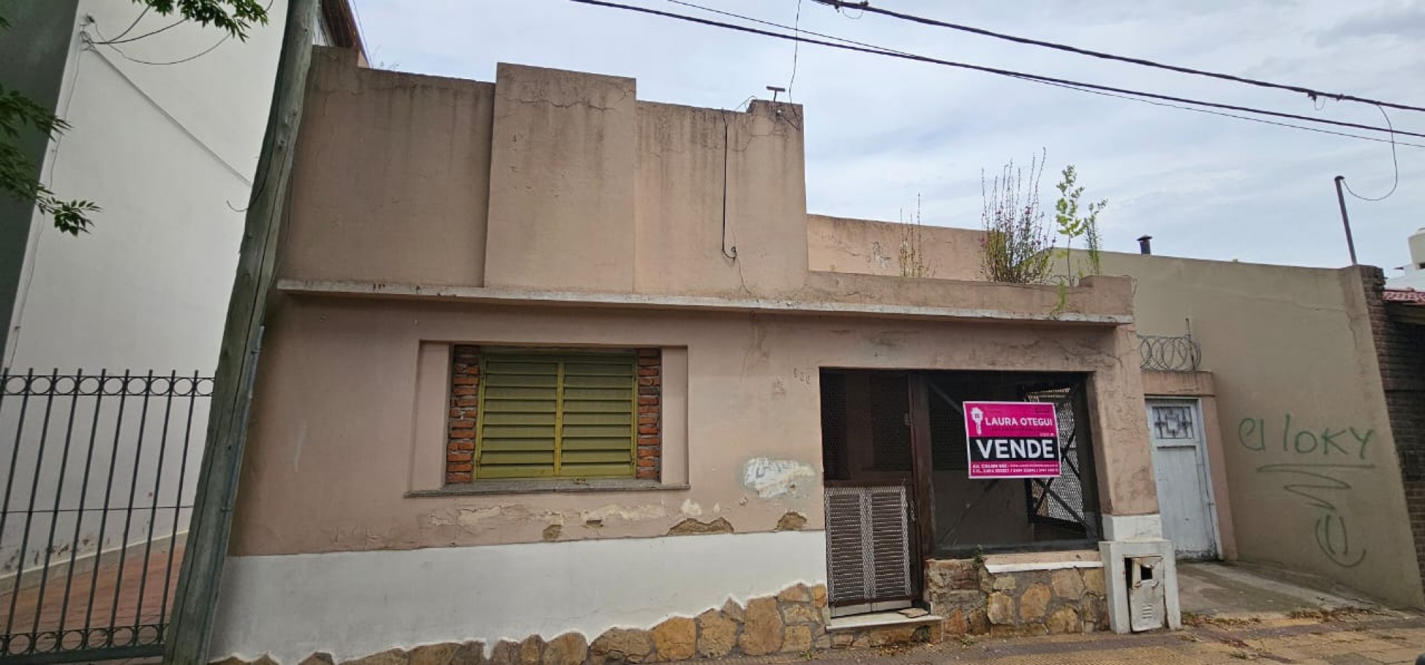 VENTA LOTE DE 469 MTS CON CASA + DEPTO INTERNO A RECICLAR 