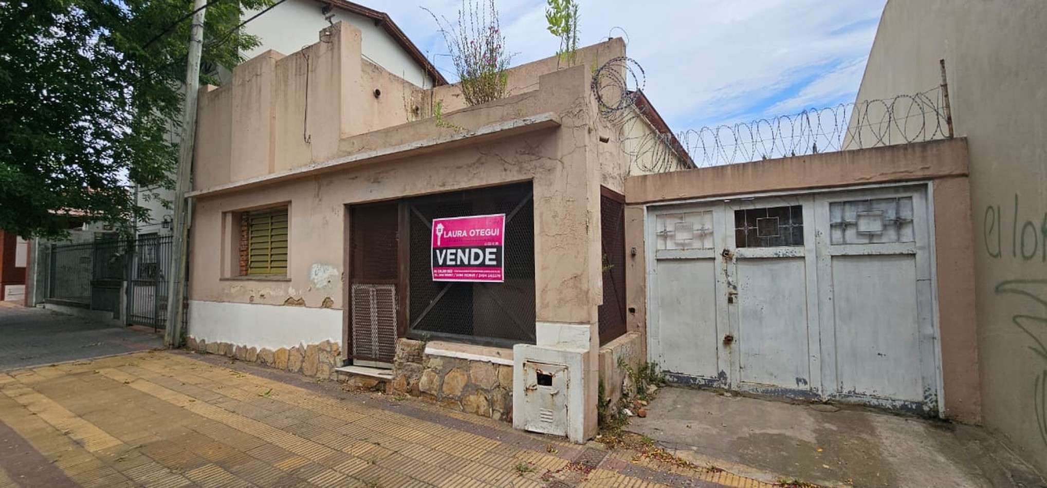 VENTA LOTE DE 469 MTS CON CASA + DEPTO INTERNO A RECICLAR 