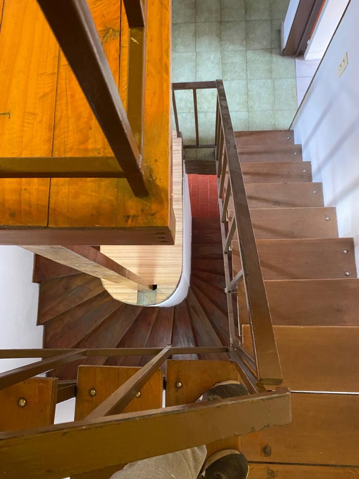 Casa 4 ambientes con garage y patio con parrilla