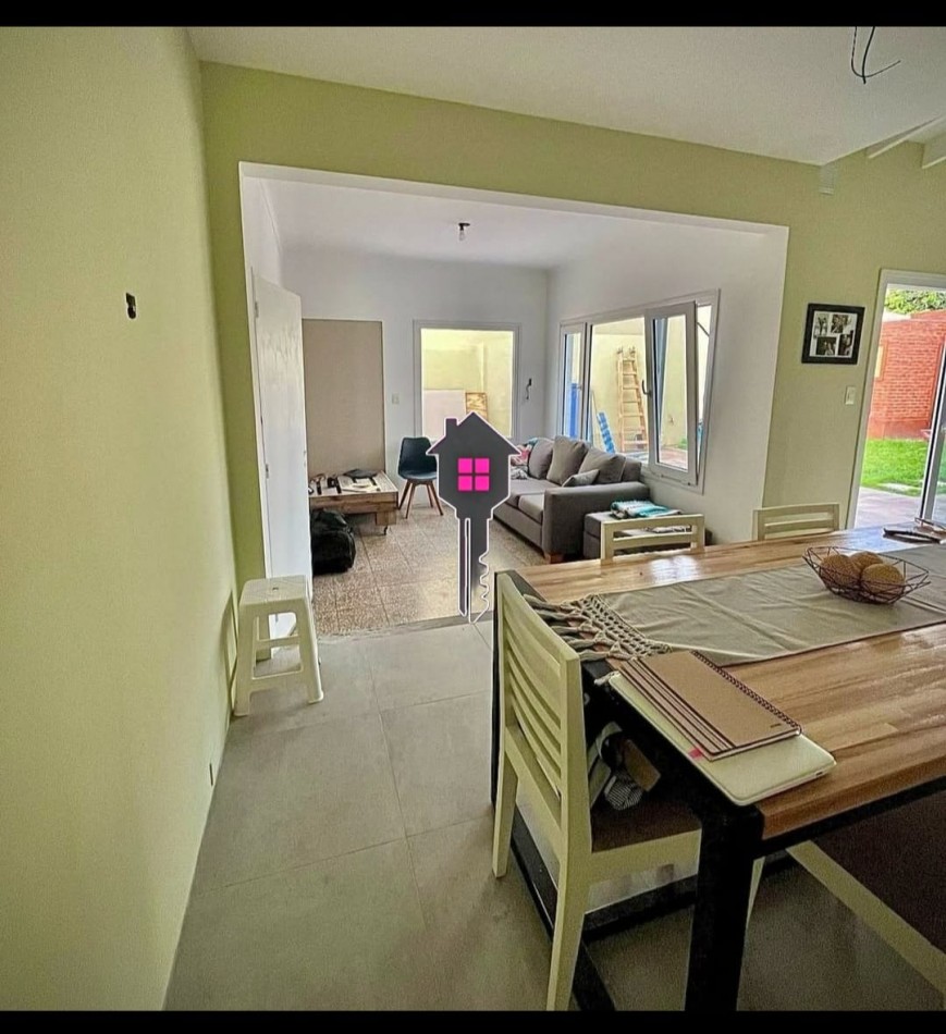 Casa semicentrica 2 dormitorios