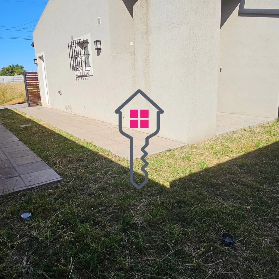 VENTA CASA 2 DORMITORIOS + PATIO CON PARRILLA 