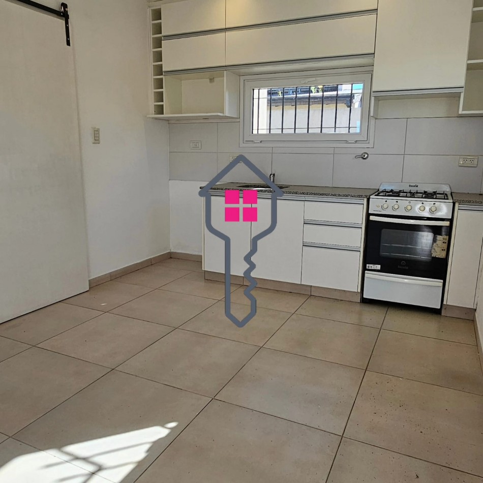 VENTA CASA 2 DORMITORIOS + PATIO CON PARRILLA 