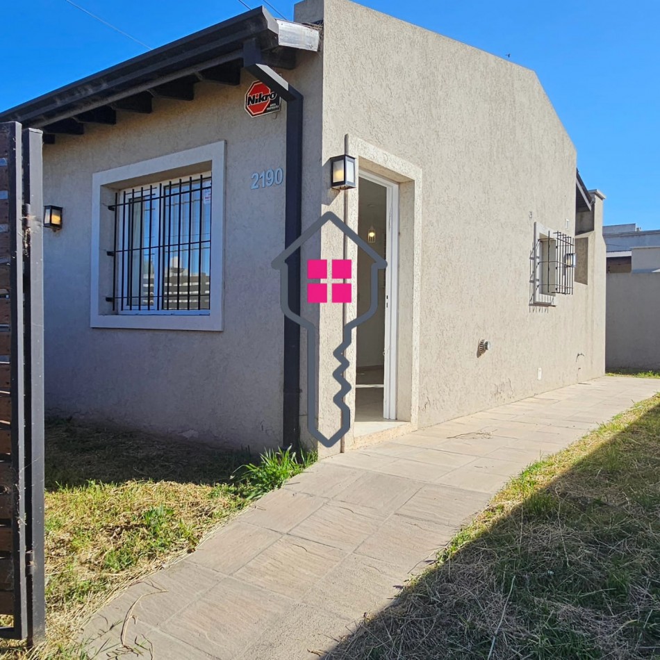 VENTA CASA 2 DORMITORIOS + PATIO CON PARRILLA 