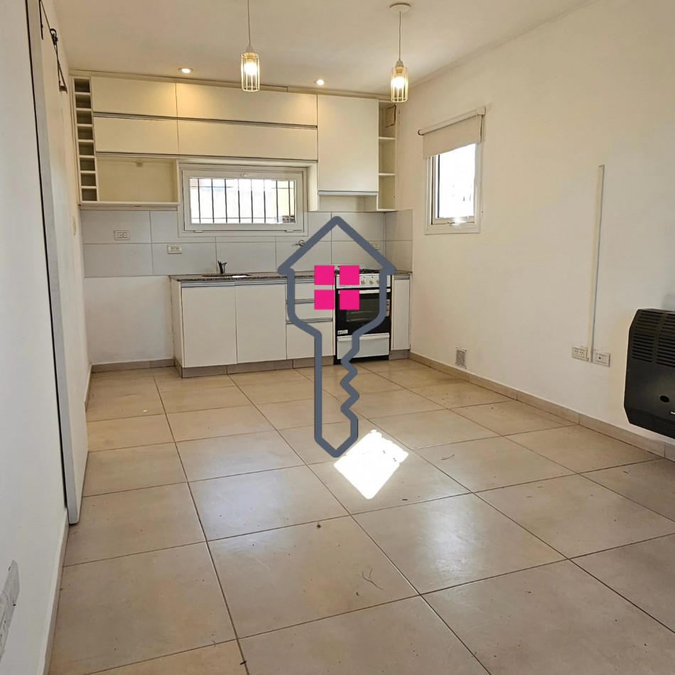 VENTA CASA 2 DORMITORIOS + PATIO CON PARRILLA 