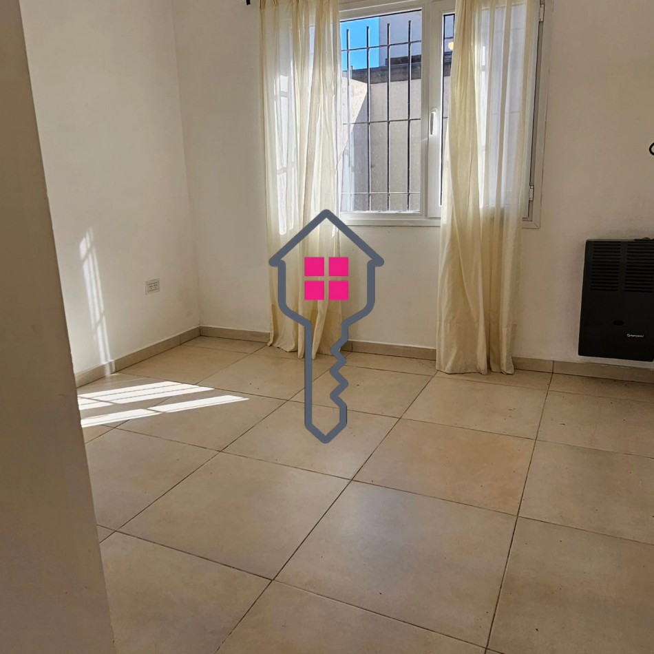 VENTA CASA 2 DORMITORIOS + PATIO CON PARRILLA 