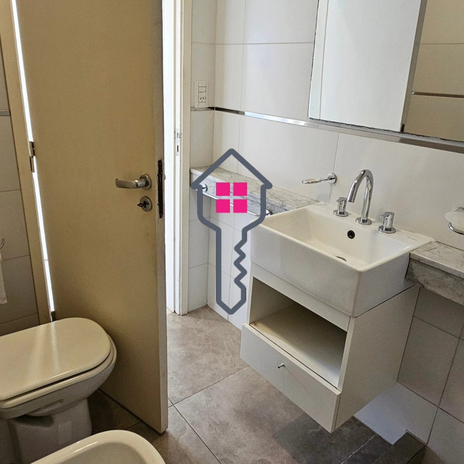 VENTA CASA 2 DORMITORIOS + PATIO CON PARRILLA 