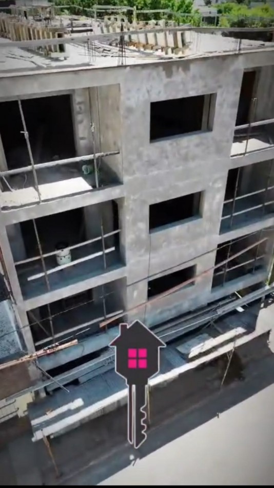 VENTA AL POZO DEPTOS DE 2 Y 3 AMBIENTES,  EN ZONA CEMICENTRICA 