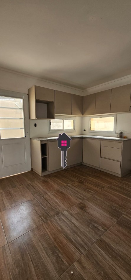 VENTA CASA 2 DORMITORIOS, PH AL FRENTE 