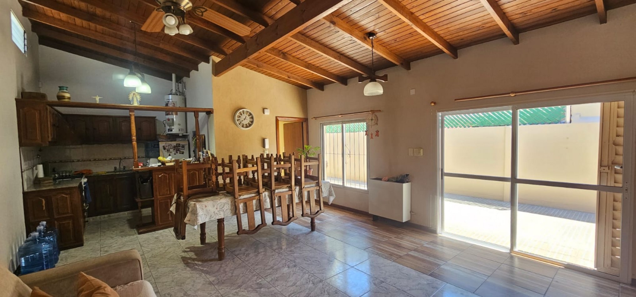 VENTA CASA DE 2 DORMITORIOS, QUINCHO CON PILETA, GALPON 