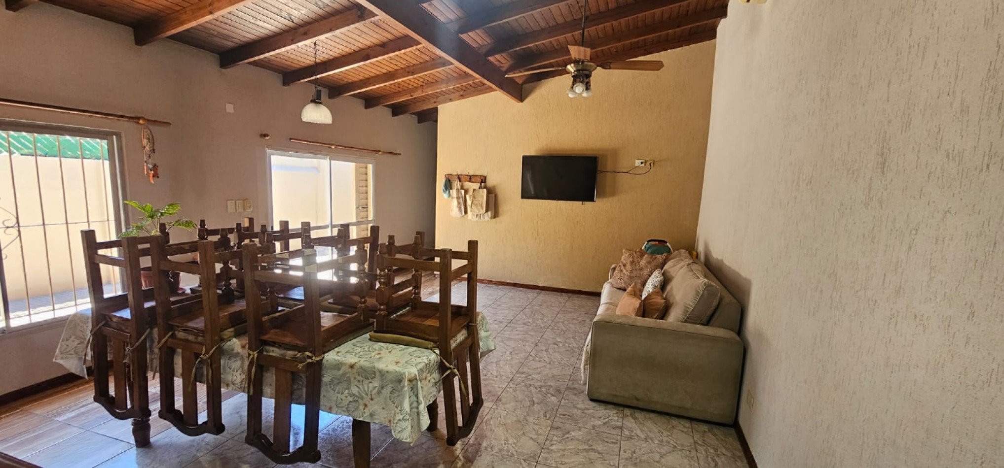 VENTA CASA DE 2 DORMITORIOS, QUINCHO CON PILETA, GALPON 