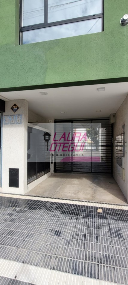 VENTA DEPTO 1 DORMITORIO C/COCHERA, ZONA SEMI CENTRICA 