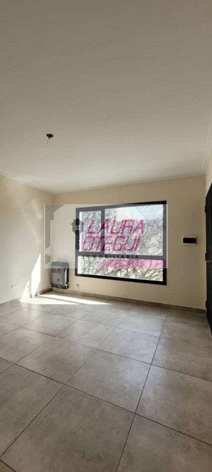 VENTA DEPTO 1 DORMITORIO C/COCHERA, ZONA SEMI CENTRICA 