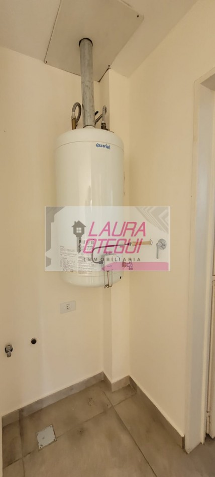 VENTA DEPTO 1 DORMITORIO C/COCHERA, ZONA SEMI CENTRICA 