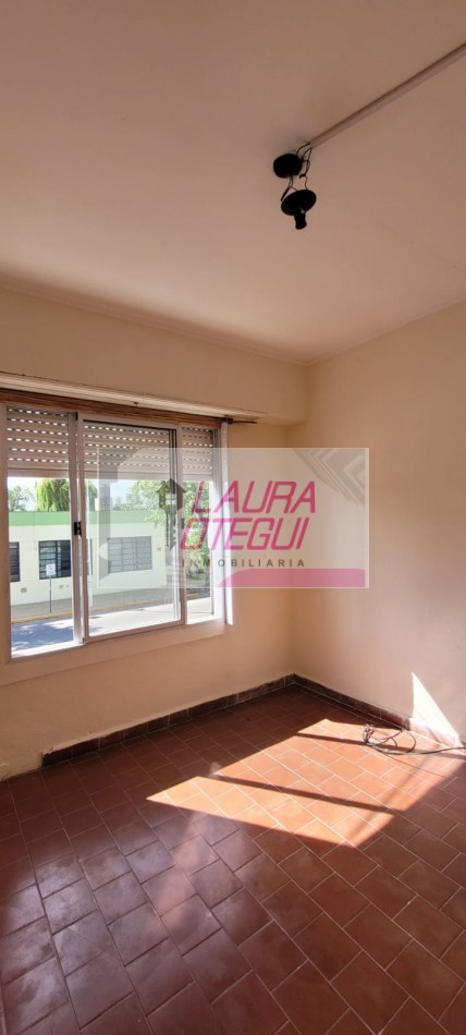 VENTA EN BLOCK, LOCAL + DEPTO DE 3 DORMITORIOS C/COCHERA EN AVENIDA PRINCIPAL 