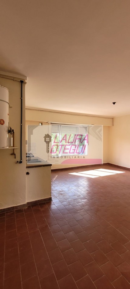 VENTA EN BLOCK, LOCAL + DEPTO DE 3 DORMITORIOS C/COCHERA EN AVENIDA PRINCIPAL 