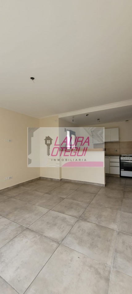 VENTA DEPTO 1 DORMITORIO C/COCHERA, ZONA SEMI CENTRICA 