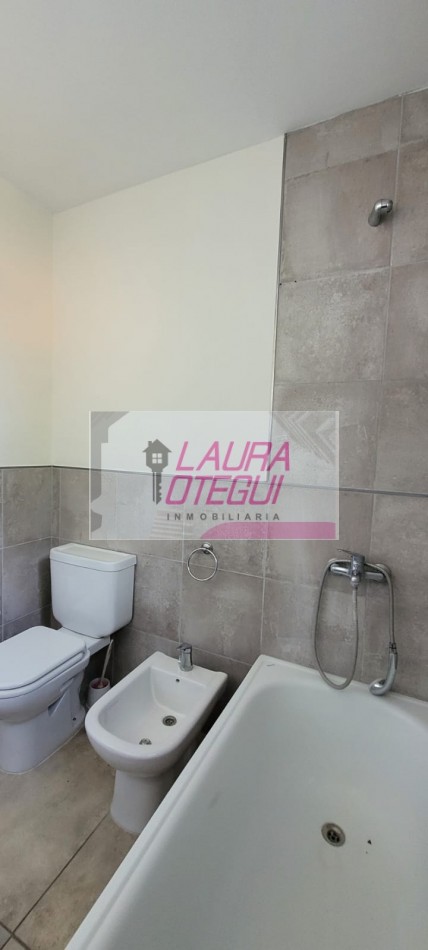 VENTA DEPTO 1 DORMITORIO C/COCHERA, ZONA SEMI CENTRICA 