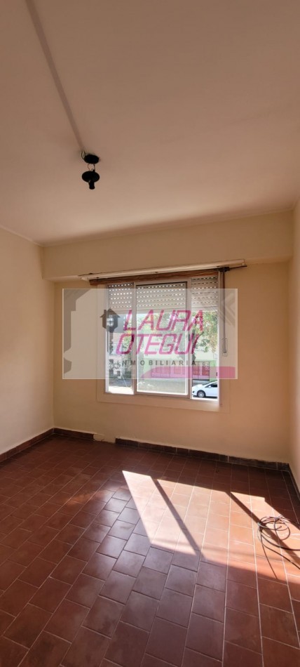 VENTA EN BLOCK, LOCAL + DEPTO DE 3 DORMITORIOS C/COCHERA EN AVENIDA PRINCIPAL 