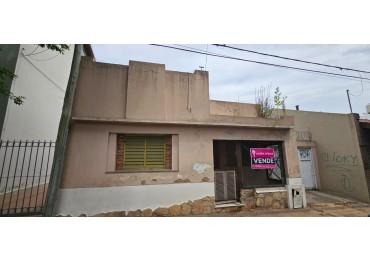 VENTA LOTE DE 469 MTS CON CASA + DEPTO INTERNO A RECICLAR 
